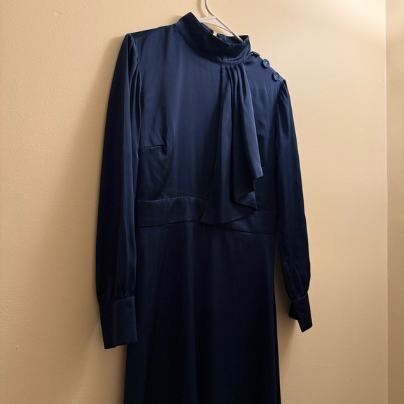 ๐ Alexia Admor Dress ๐ - Picture 3 of 5